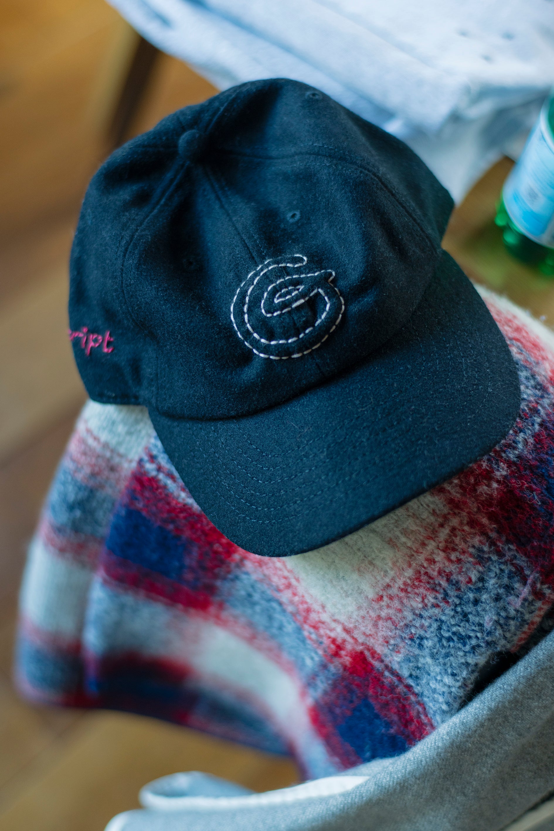 Script WOOL BLACK CAP