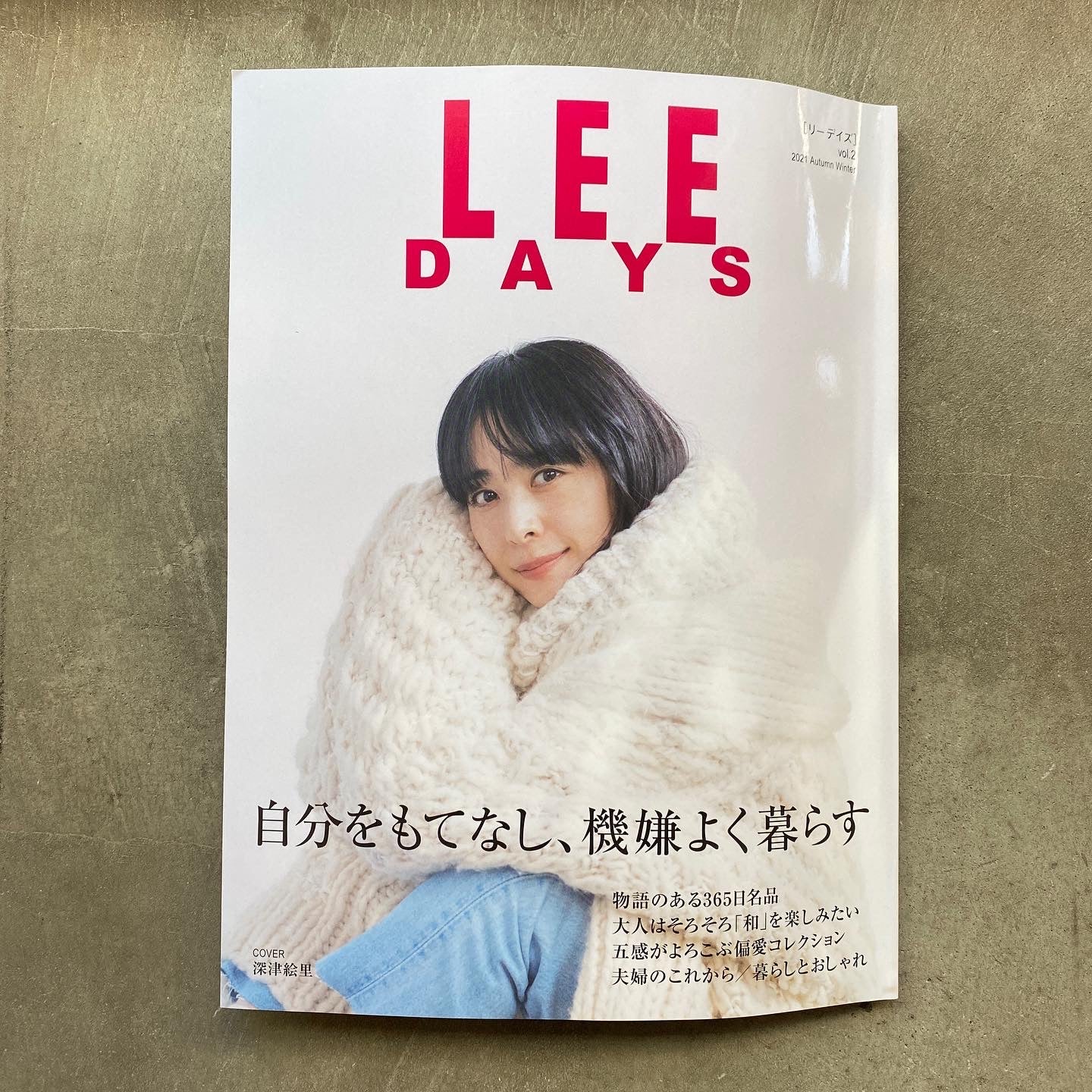 LEE DAYS VOL.2　深津絵里さんがCORGIのソックスを着用されています。