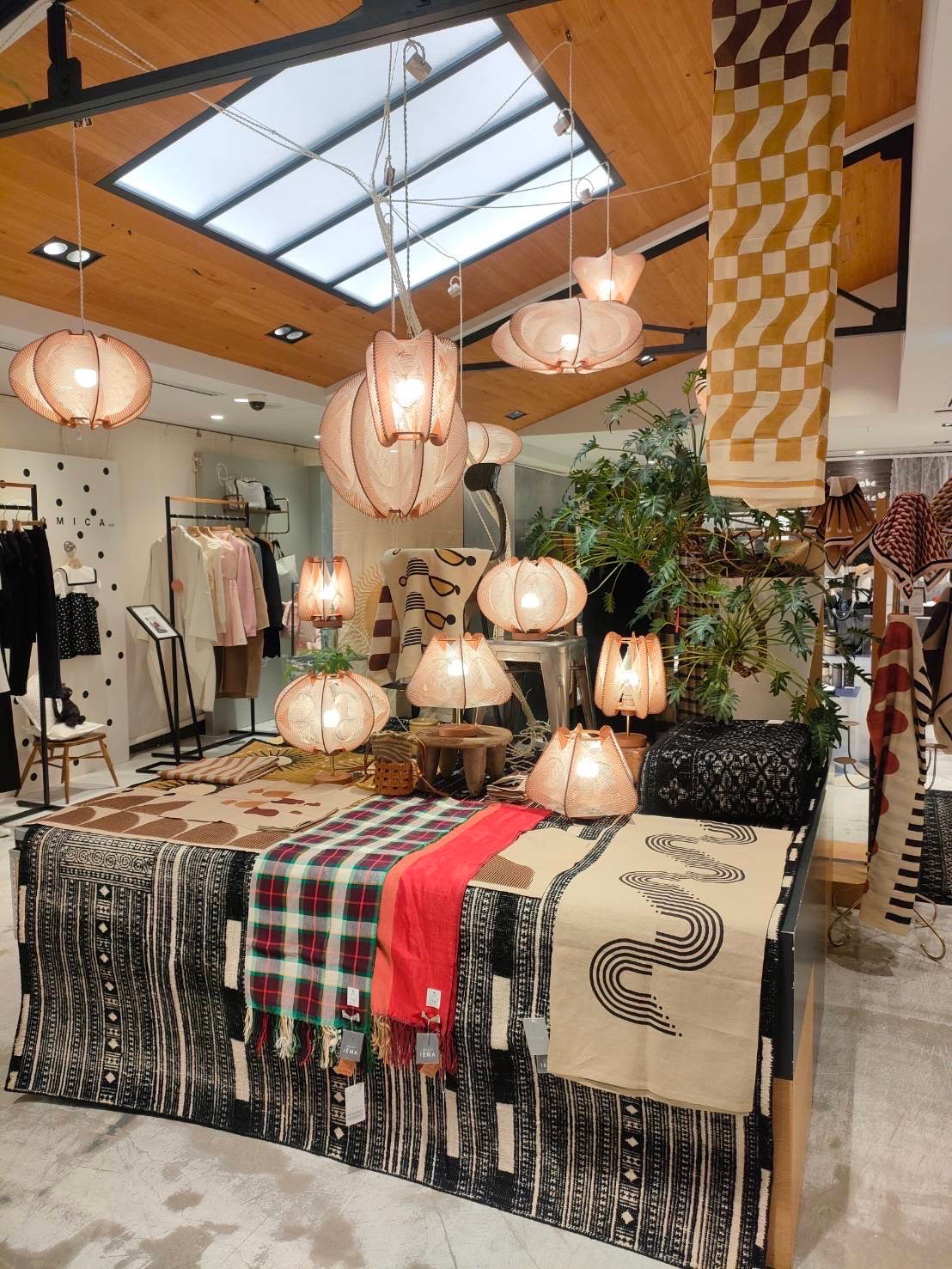 Maison IENA自由ヶ丘店＜光と手仕事、旅のはじまり＞