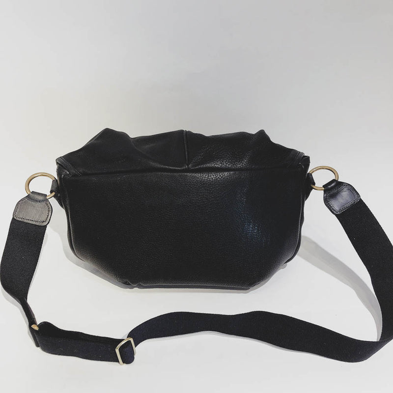 LEATHER SHOULDER CAPSULE MEDIUM